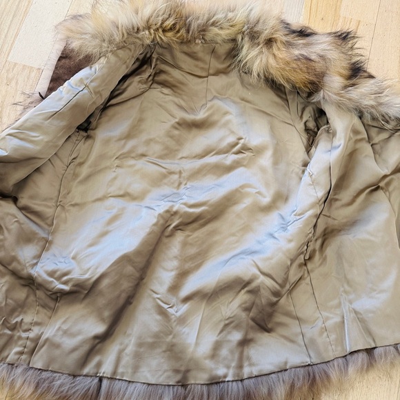 Vintage luxurious Genuine Fur Coat in shades of brown tan and cream - Picture 14 of 15